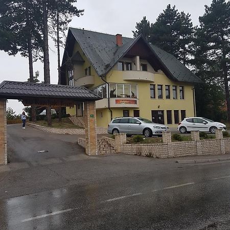 Restoran&Motel And Apartmants Lovacka Prica Tesanj Exteriér fotografie
