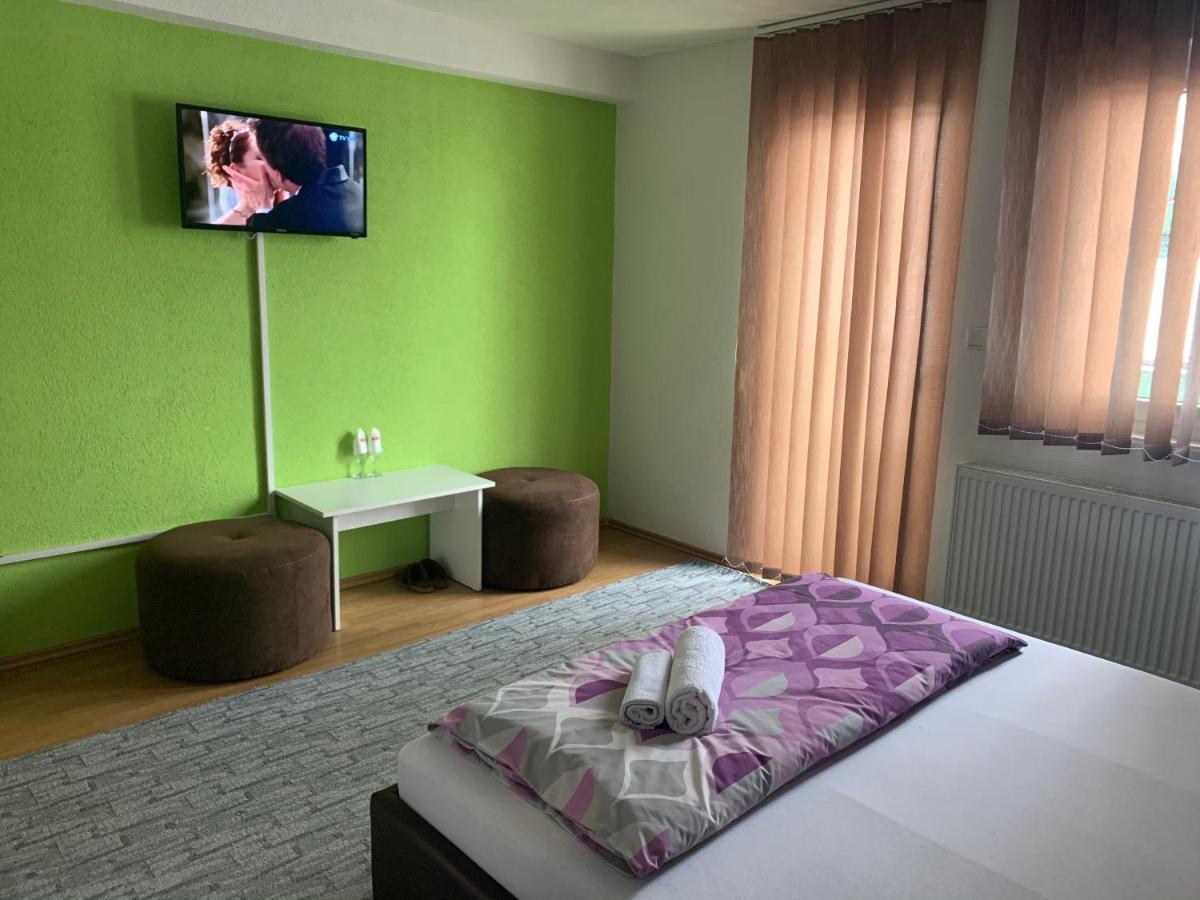 Restoran&Motel And Apartmants Lovacka Prica Tesanj Exteriér fotografie