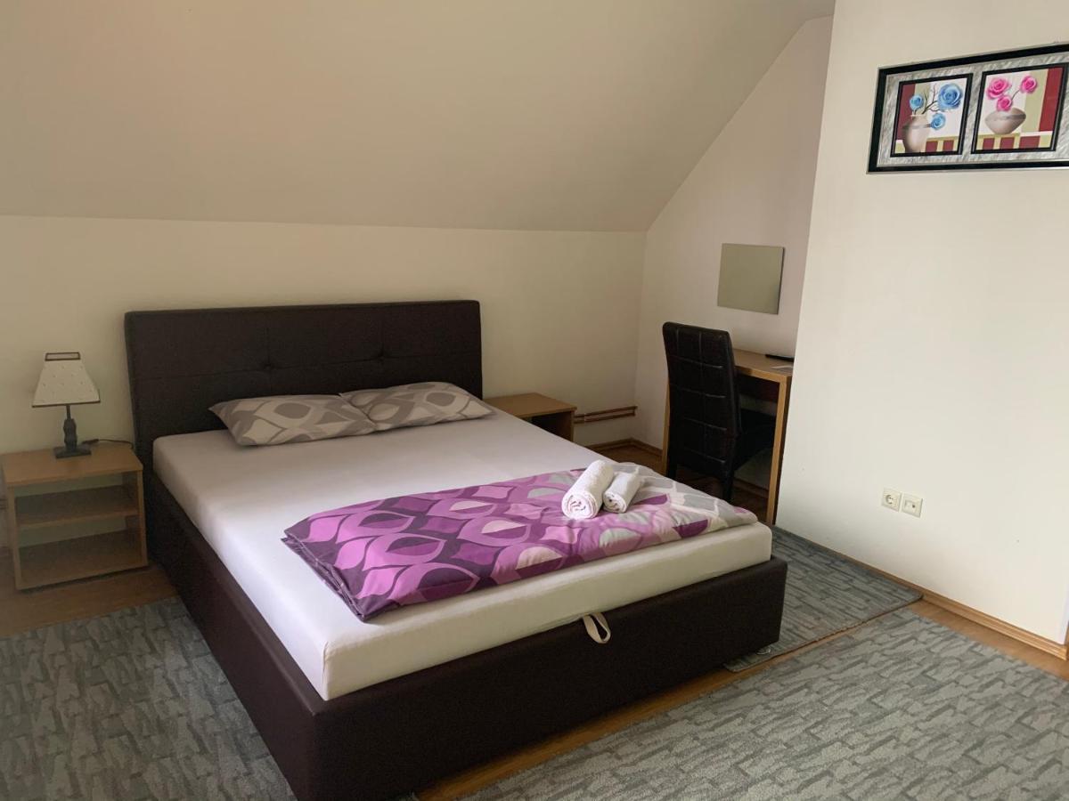 Restoran&Motel And Apartmants Lovacka Prica Tesanj Exteriér fotografie