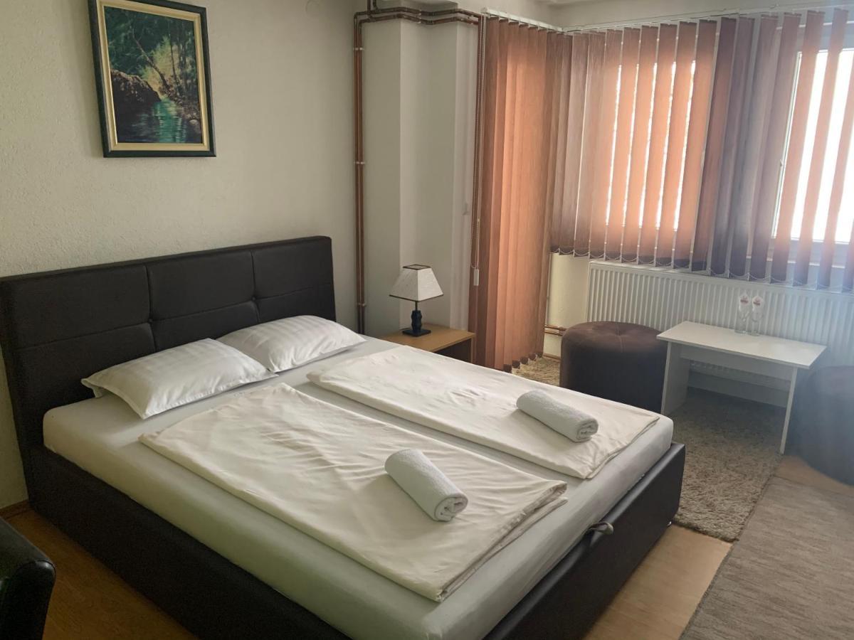 Restoran&Motel And Apartmants Lovacka Prica Tesanj Exteriér fotografie