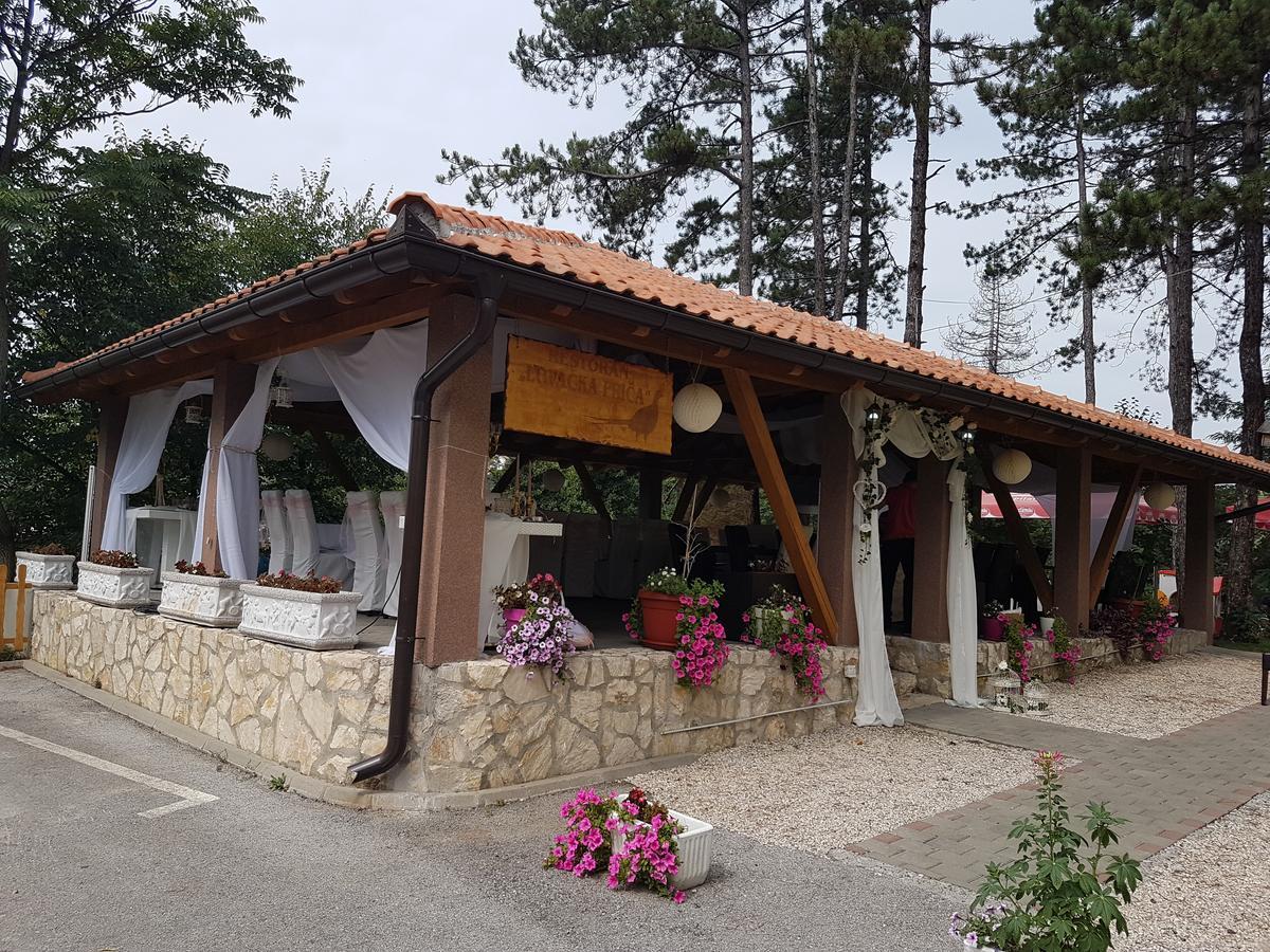 Restoran&Motel And Apartmants Lovacka Prica Tesanj Exteriér fotografie