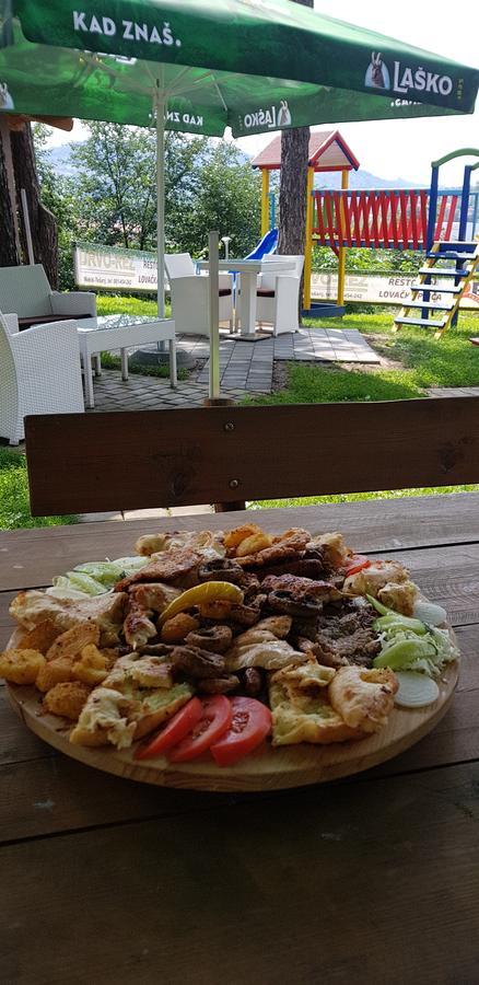 Restoran&Motel And Apartmants Lovacka Prica Tesanj Exteriér fotografie