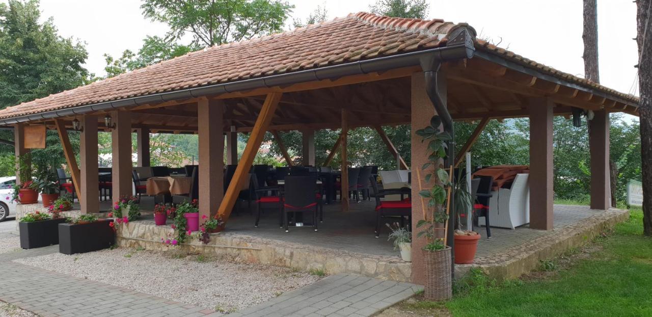 Restoran&Motel And Apartmants Lovacka Prica Tesanj Exteriér fotografie