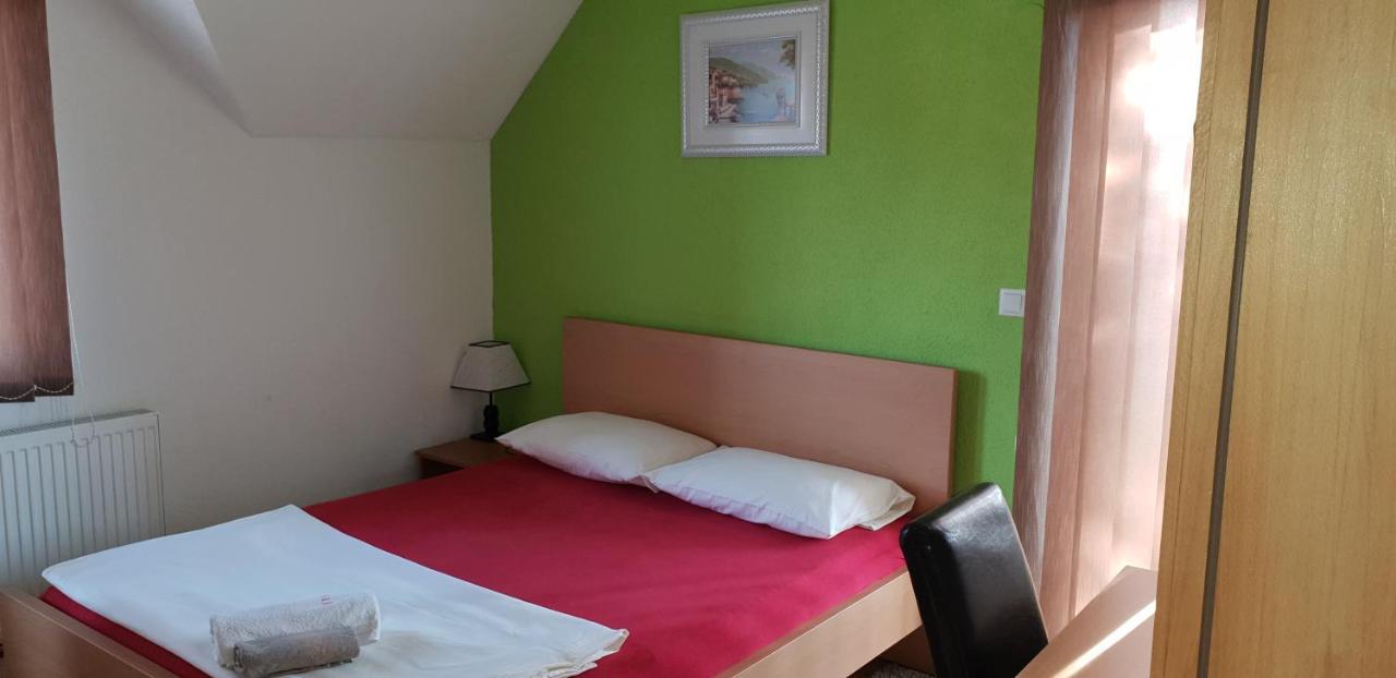 Restoran&Motel And Apartmants Lovacka Prica Tesanj Exteriér fotografie